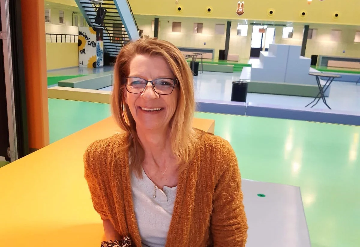 Mensen begeleiden staat centraal in het werk van Anja Vos. Lees hoe zij bij Breedweer het verschil maakt voor medewerkers.