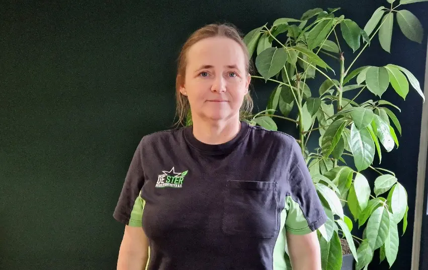 Wie denkt aan werken in de schoonmaak, denkt bij De Ster Bedrijfsdiensten aan Belinda. Al 27 jaar straalt ze passie uit op de werkvloer