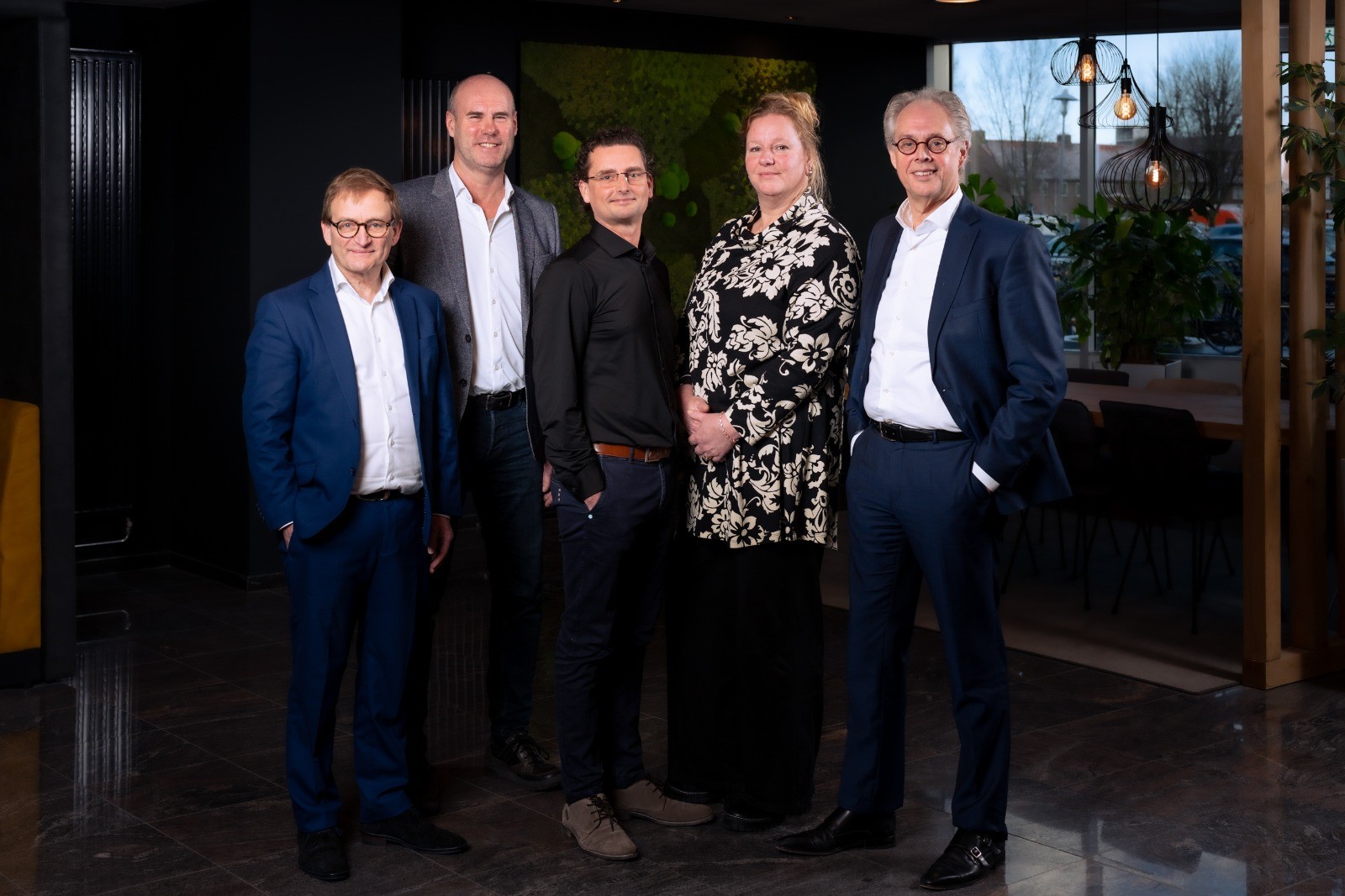 De vijf nieuwe bestuursleden van ondernemersvereniging VNO-NCW Noordwest-Holland.