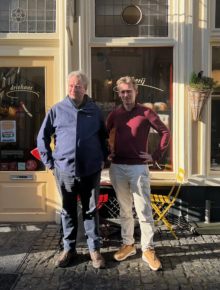 Broeder Tuck op bezoek bij ambachtscentrum Driekant