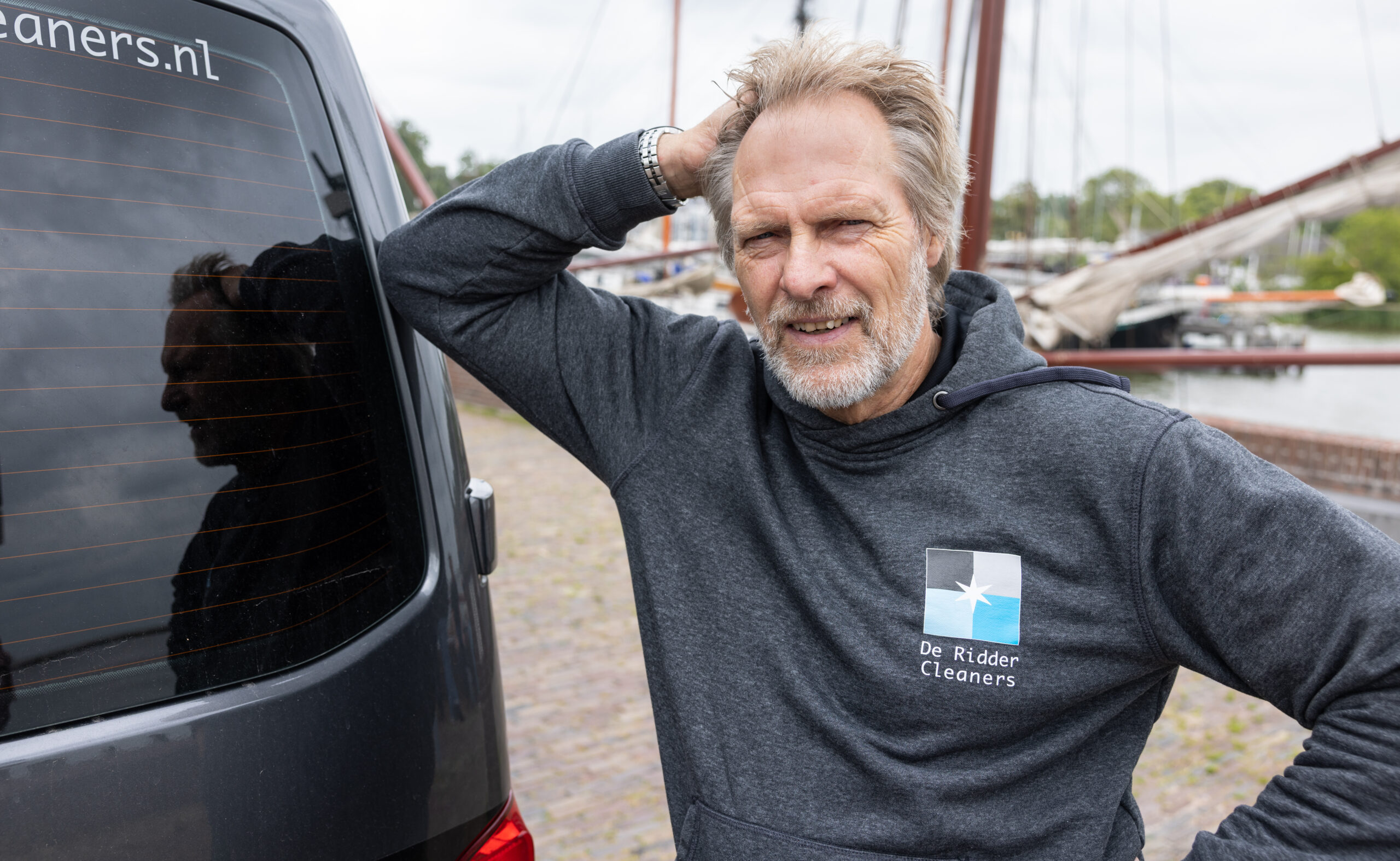 Van rechterhand naar het gezicht van De Ridder Cleaners