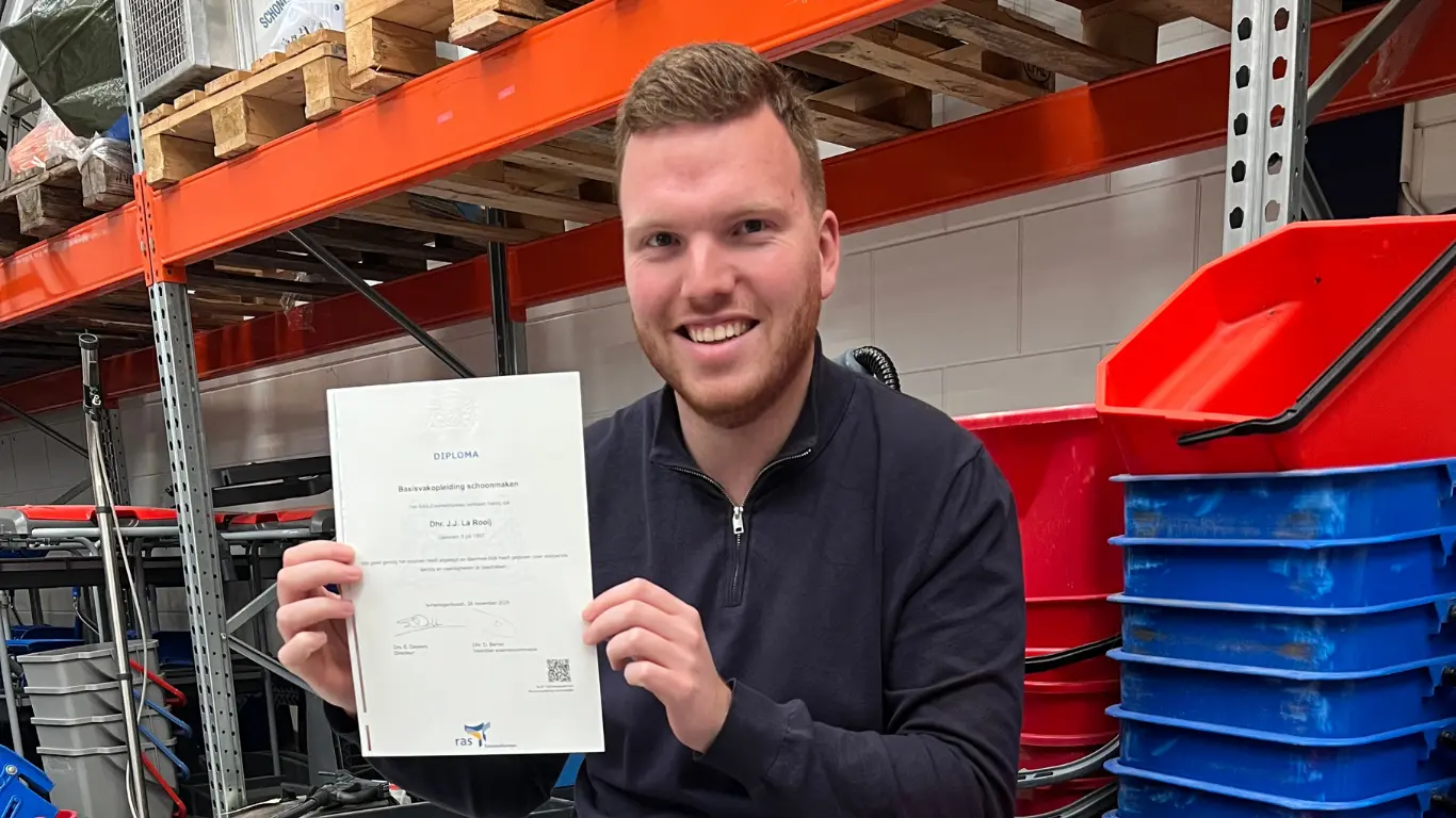Basisopleiding Schoonmaken afgerond: leren naast je kantoorwerk