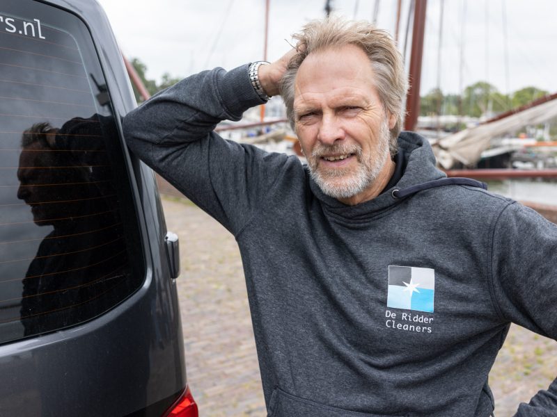 Van rechterhand naar het gezicht van De Ridder Cleaners